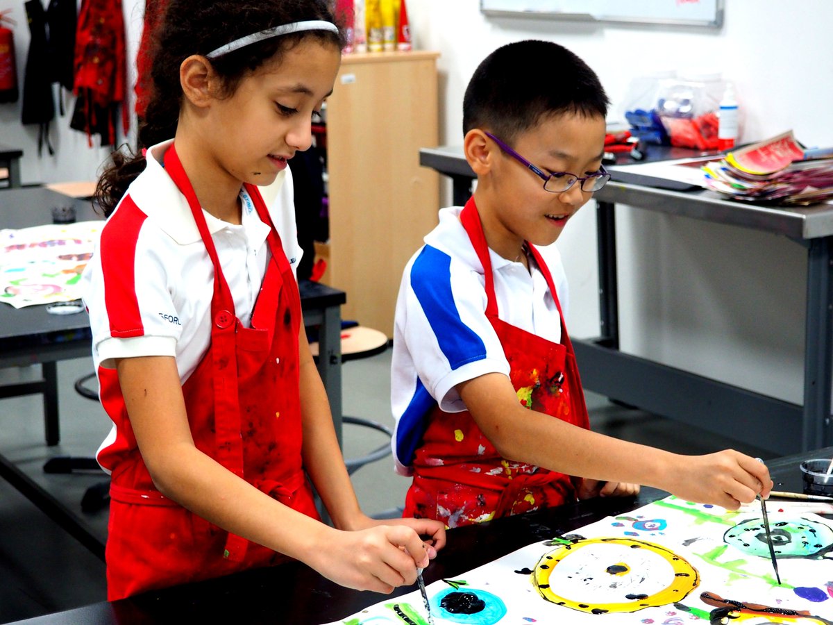 BCADprepart's tweet photo. Lower Prep Art CCA are having fun experimenting with different ways to apply ink, to create a garden of creepy crawlies and gorgeous blooms. @HTullet https://t.co/NLnx0bb4U2