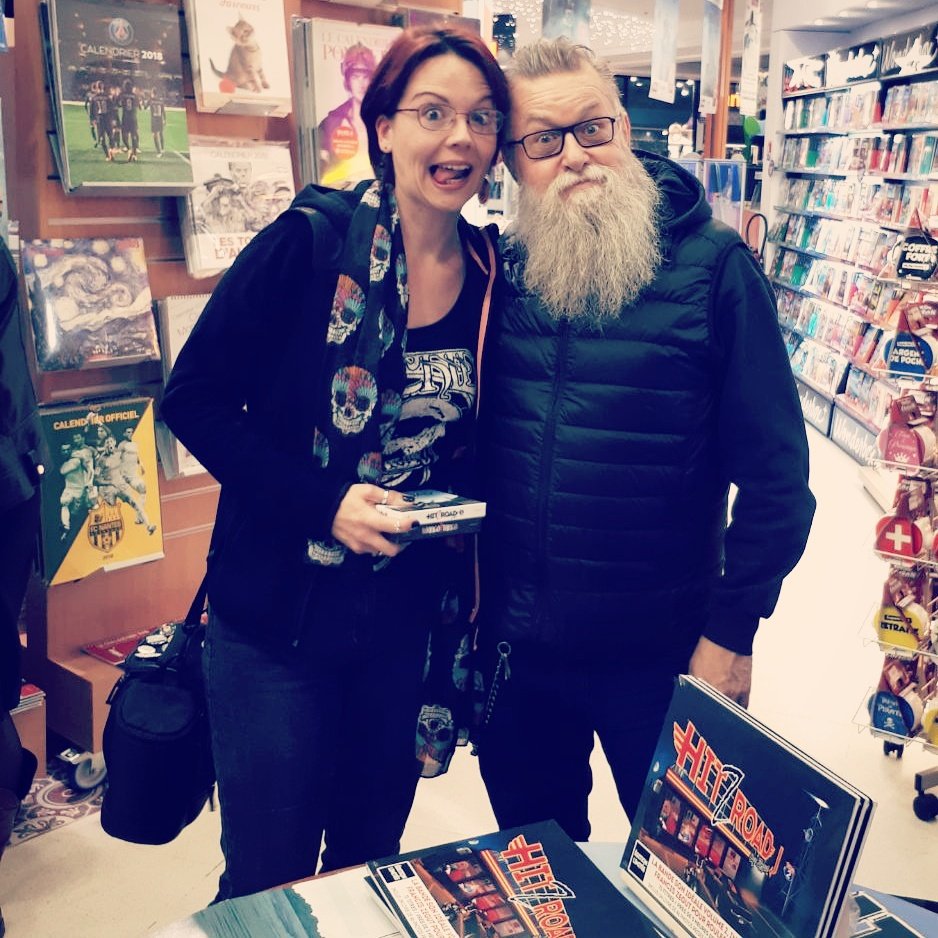 MeoPhotos's tweet photo. Merci tonton Z @ByZegut  d'être venu sourire jusqu'a Nantes. Teensdream came true. #comblée https://t.co/oeBkvRDYKd
