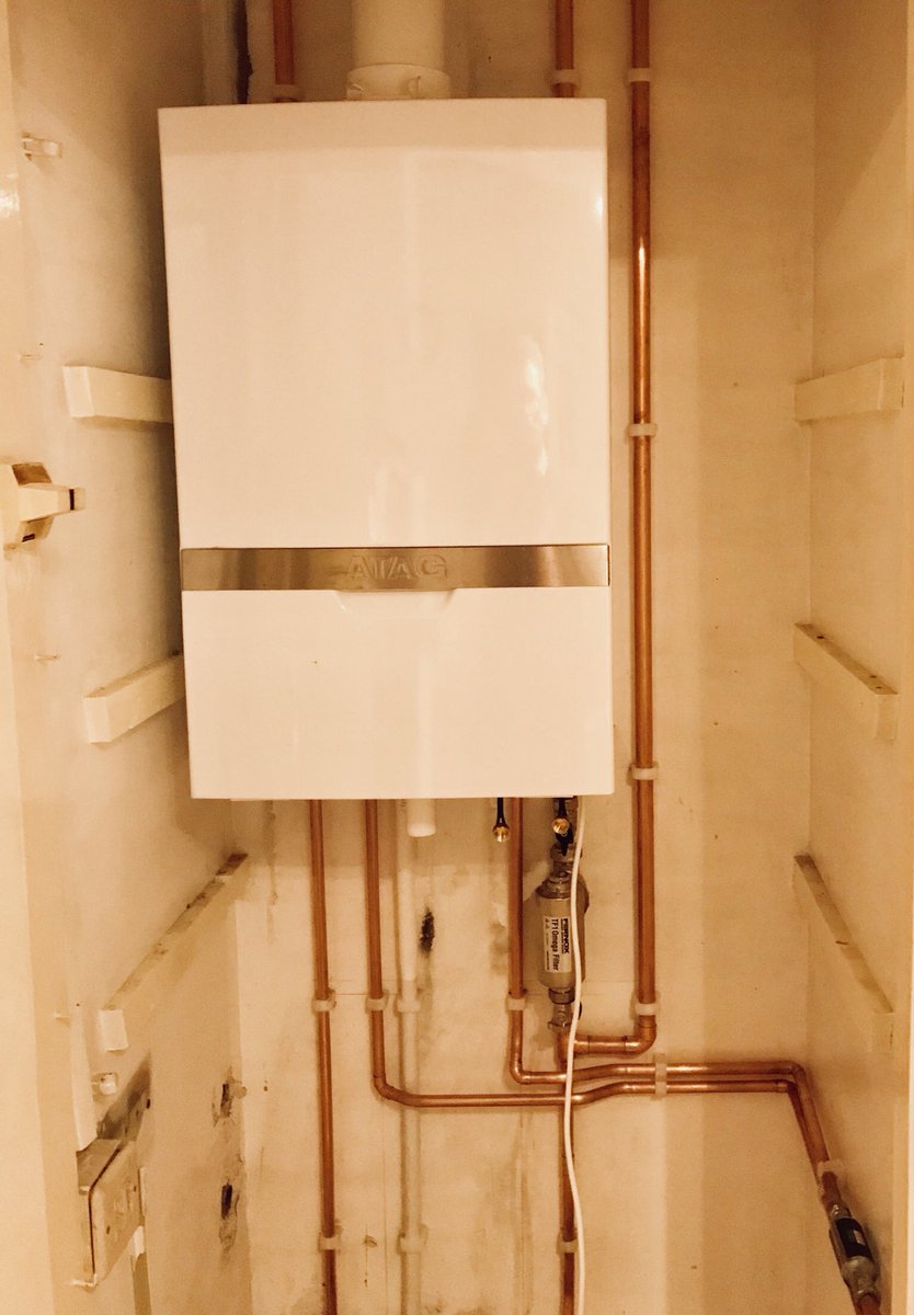 EddieGasman's tweet photo. Full system cracked out in a day , electricians to follow up #copper ,#atagheating ,#onecontroller , #easylife https://t.co/RDt41hFrg9