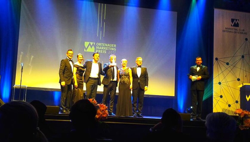MichaelMack's tweet photo. Yes! Marketingpreis Ortenau gewonnen fuer die #Voletarium Kampagne. Und die Vögel fliegen hoch… #eulenstein #erstflug #skyexplorers #social #digital https://t.co/DMTZUMkYm4