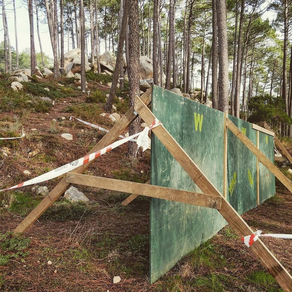 Daracle's tweet photo. #nov26th #1photoaday #DARACLE365 #itsadaracle
Obstacle N°1 of 38 at the Wild Challenge Cascais 2017 where it's not the obstacles that kill you but the terrain!!!
#wildchallenge2017 #wcfteam #wildchallengecascais #ocr #extreme #fitness #running #trek #ter… https://t.co/mr7Uk1RZnd https://t.co/aINU2j7t5c