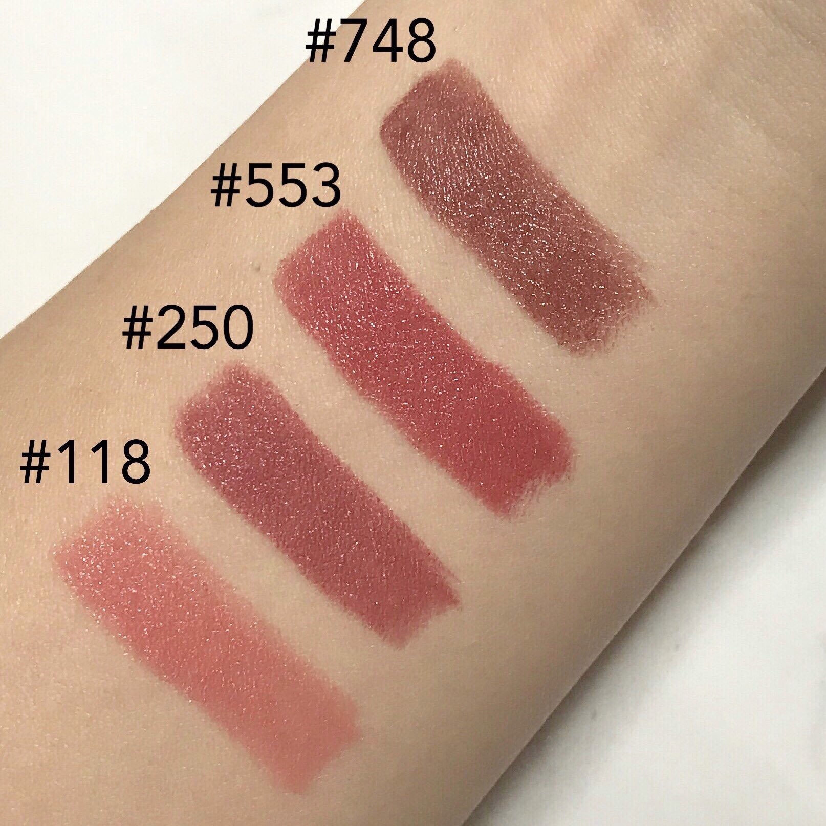 りこ V Twitter ちふれの口紅 コレクション 1つ324円という破壊力のあるお値段なのに ヒアルロン酸配合でなめらかに伸びます どれも落ち着いた色バリエなので 一本使いも良しグロスで遊ぶも良し 118と250は ブルベ夏向けと聞き とりあえず買いに走りました 553は