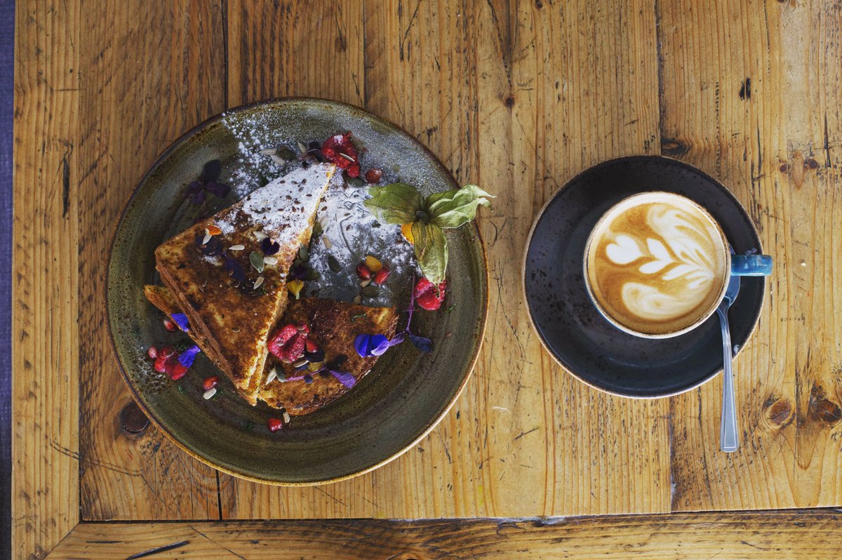 LuckyBrighton's tweet photo. It's a coffee and french toast kinda Sunday 💕 https://t.co/QvzeGjqFa5