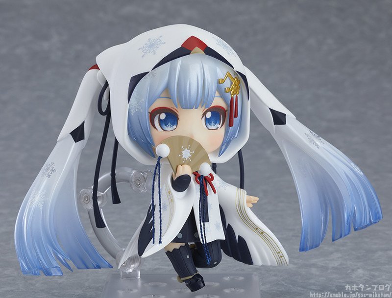 snow miku crane priestess