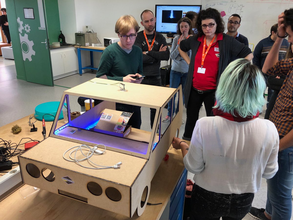 Jeromeavot's tweet photo. De belles réalisations au #hackathonUTC après une nuit de travail. @hackathonutc @Faurecia https://t.co/YmENpgptsf