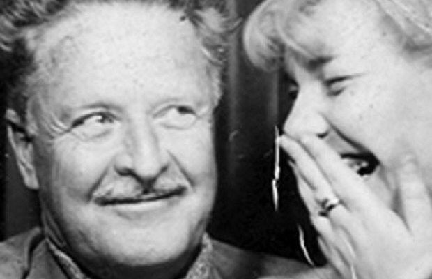 N_Hikmet_Ran's tweet photo. Güldün, güller açıldı penceremin demirlerinde.
İyi ki geçtin dünyadan.
Sahi, ya doğmasaydın?

Nazım Hikmet https://t.co/Kpp2Fp3qr0