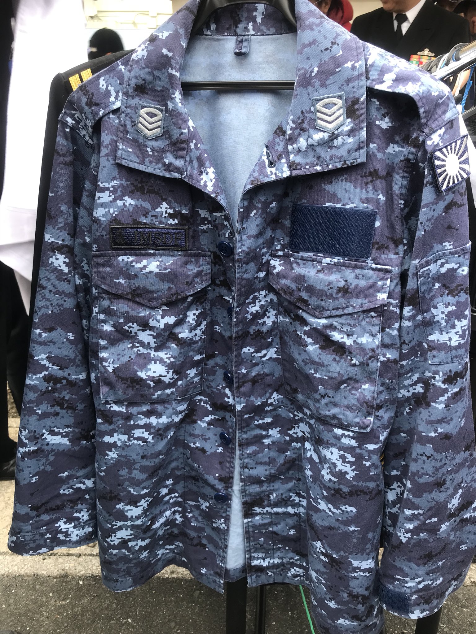 歴代の自衛隊装備 海自の展示コーナーにあった陸上戦闘服 2形 材質 洗濯表示ともに陸自の迷彩服と一緒 そのかわりに制電 対赤外線加工の表記はありませんでした 築城基地 官品 歴代の自衛隊装備 海自の展示コーナーにあった陸上戦闘服 2形 材質 洗濯表示ともに陸自の迷彩服と一緒 そのかわりに制電 対赤外線加工の表記はありませんでした 築城基地 官品