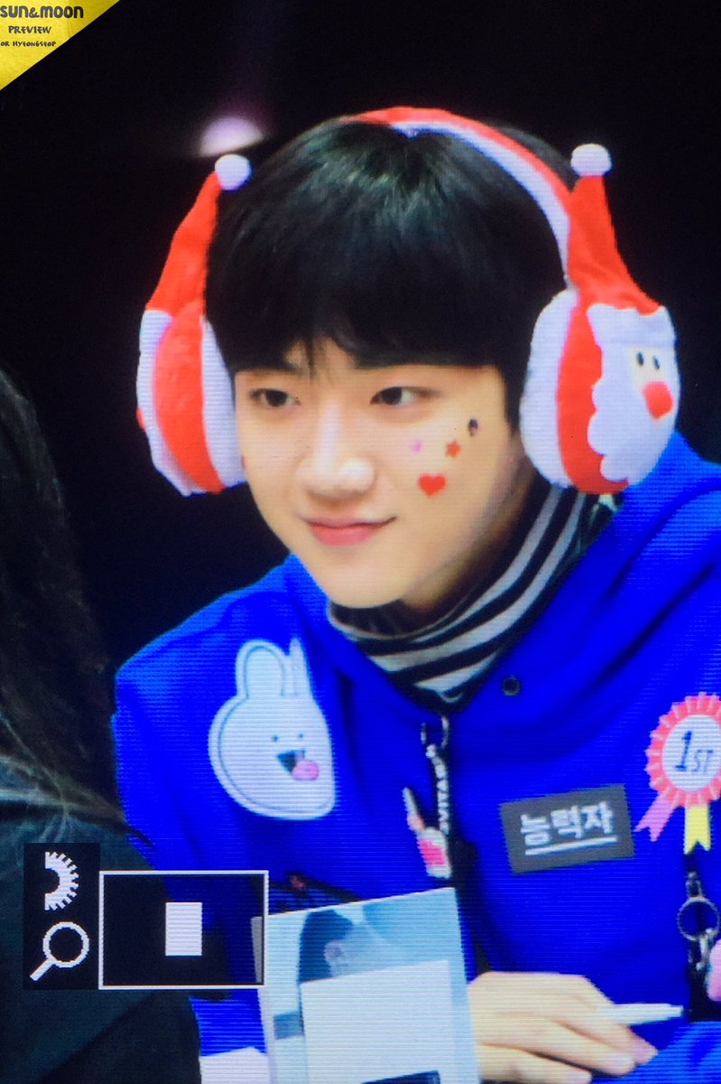 sunandmoon9901's tweet photo. 171126 광주 팬싸 🍼🍼🍼

#안형섭 #형섭 https://t.co/M39T9tzluW
