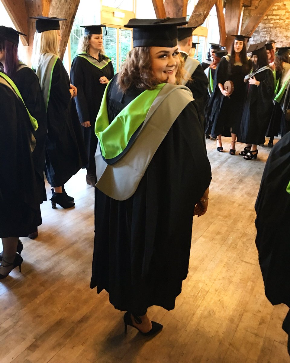 flumpps's tweet photo. It’s official, I AM A GRADUATE!!💜@CumbriaUni #GraduationDay17 #UoCGraduation https://t.co/0vA0PUnkqk