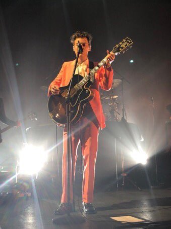 HSUpdating's tweet photo. 📸| Harry on stage tonight at Enmore Theatre in Sydney, Australia. 

November 26, 2017

©idktash https://t.co/D73Gq1PY5U