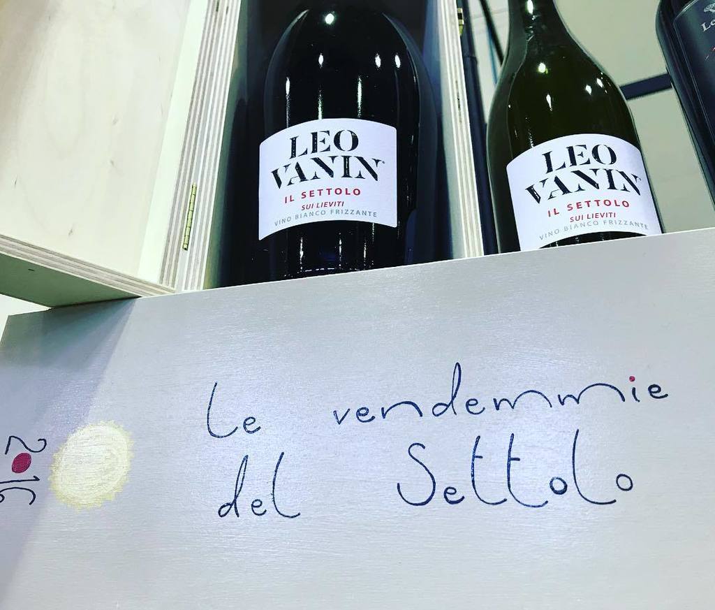 ilsettolo's tweet photo. Ready for day 2! People goes crazy for #IlSettolo #SuiLieviti #LeoVanin #mercatofivi2017 #mercatofivi #piacenza #siamofivi https://t.co/SDKZeBLCoQ https://t.co/FpbujS3ujf