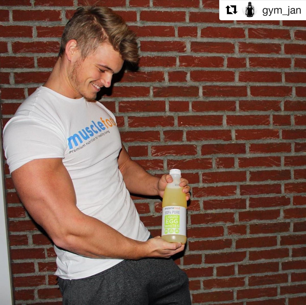 MuscleFoodDE's tweet photo. Deal des Tages: 6 L Flüssig-Eiweiß zum Preis von 1 L = 5,99 € https://t.co/U7f5dTZifk #blackfriday https://t.co/9iWQOlN2Ji