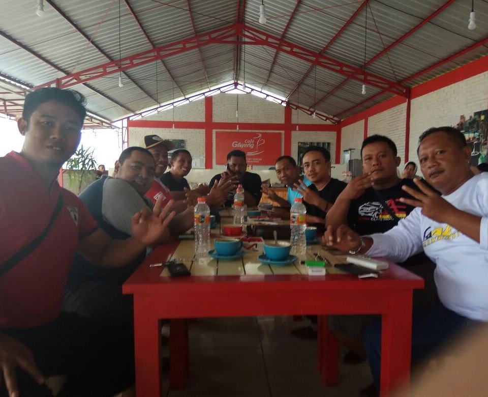 ERCI_AE_RAYA's tweet photo. AE Raya kopdar dadakan di Ponorogo, berburu durian https://t.co/d8dxyvb6z9