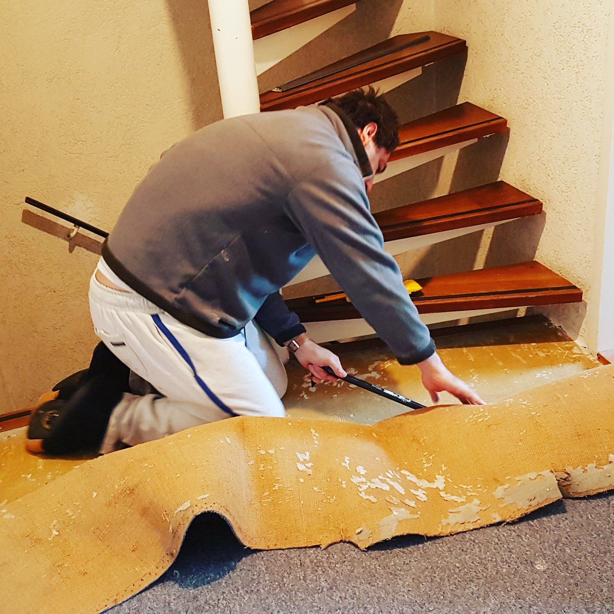 originaliris's tweet image. Er wordt weer druk geklust in huize Newman. Door @tobster505 dan wel 😉 #DIY #SundayFunday