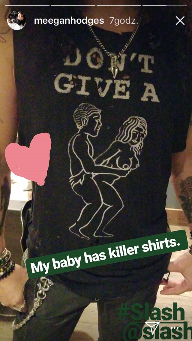 WorLovesMrSlash's tweet photo. I love your t-shirt @Slash #Slash 😆♥️ TY Meegan! @AppetiteForGNfR @All_about_SLASH @MARIE2_SLASH #SlashSunday @p769alexis @tako217 @inSlashwetrust @GNR_Fans @Gymnast45H @blackdiamondrs @DEBBIE3636 @Slash_Army_Arg👌🏾@slashtshirts 🙂 https://t.co/DdZZ2zputz