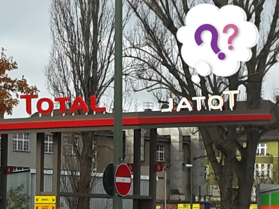 walter_lasse's tweet photo. Freistehende Werbebuchstaben von hinten sorgen nicht nur heute am Totensonntag für Irritationen. 😉😂 #total #totalDeutschlandgmbh #Totensonntag #fail #Berlin https://t.co/pGlrfpdnpq
