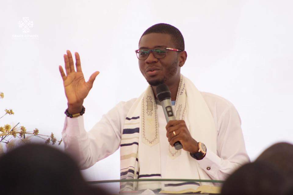RandyImpact's tweet photo. @GraceCitadelCh - The Mountain of God. The City Of Favor. #MoreThanAChurch
#TurningPillowsIntoPillars #SupernaturalSundayService #AcitySetOnAHillCannotBeHidden
#JoinTheFuture
#WeAreTheFuture https://t.co/fmOIUFuozT