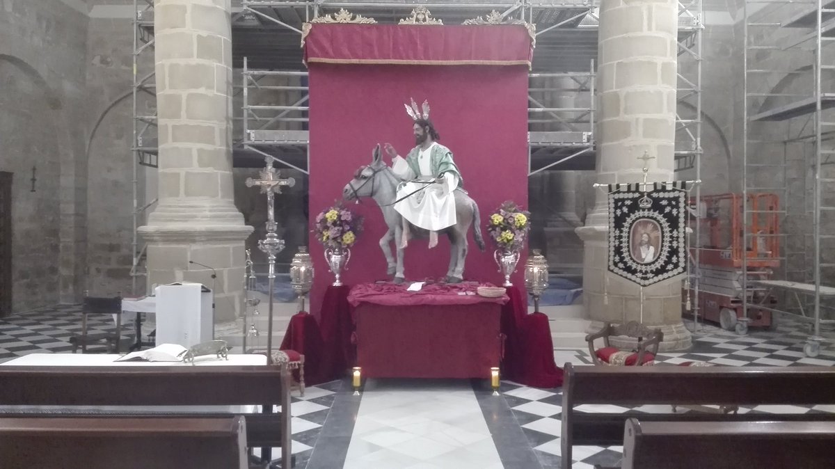 MengibarCofrade's tweet photo. SOLEMNIDAD DE CRISTO REY. Besapie durante toda la jornada y Misa de Hermandad a las 19,30 h https://t.co/QF1hT4uKr3