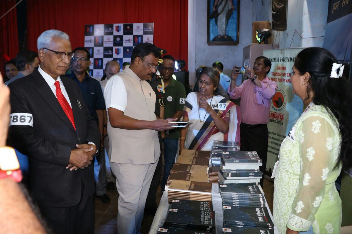 TawdeVinod's tweet photo. Paid a visit to the NCC Exhibition organised at R M Bhat High School, Parel where the exhibits depicted different types of weapons, defence tactics and guerilla warfare techniques. https://t.co/LjDPr15jBs