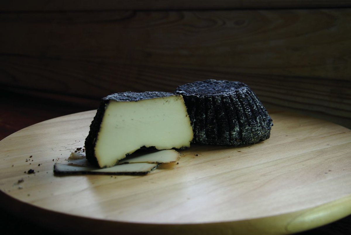 DVcheesemaker's tweet photo. La Ricotta affumicata è un latticino stagionato e affumicato di sapore intenso, è adatta sia da grattugia che a scaglie per insaporire i primi piatti.
#caseificio #dallavalentina #lessinia #veloeveronese #formaggio 
All you need is #cheese https://t.co/t701234CGF
