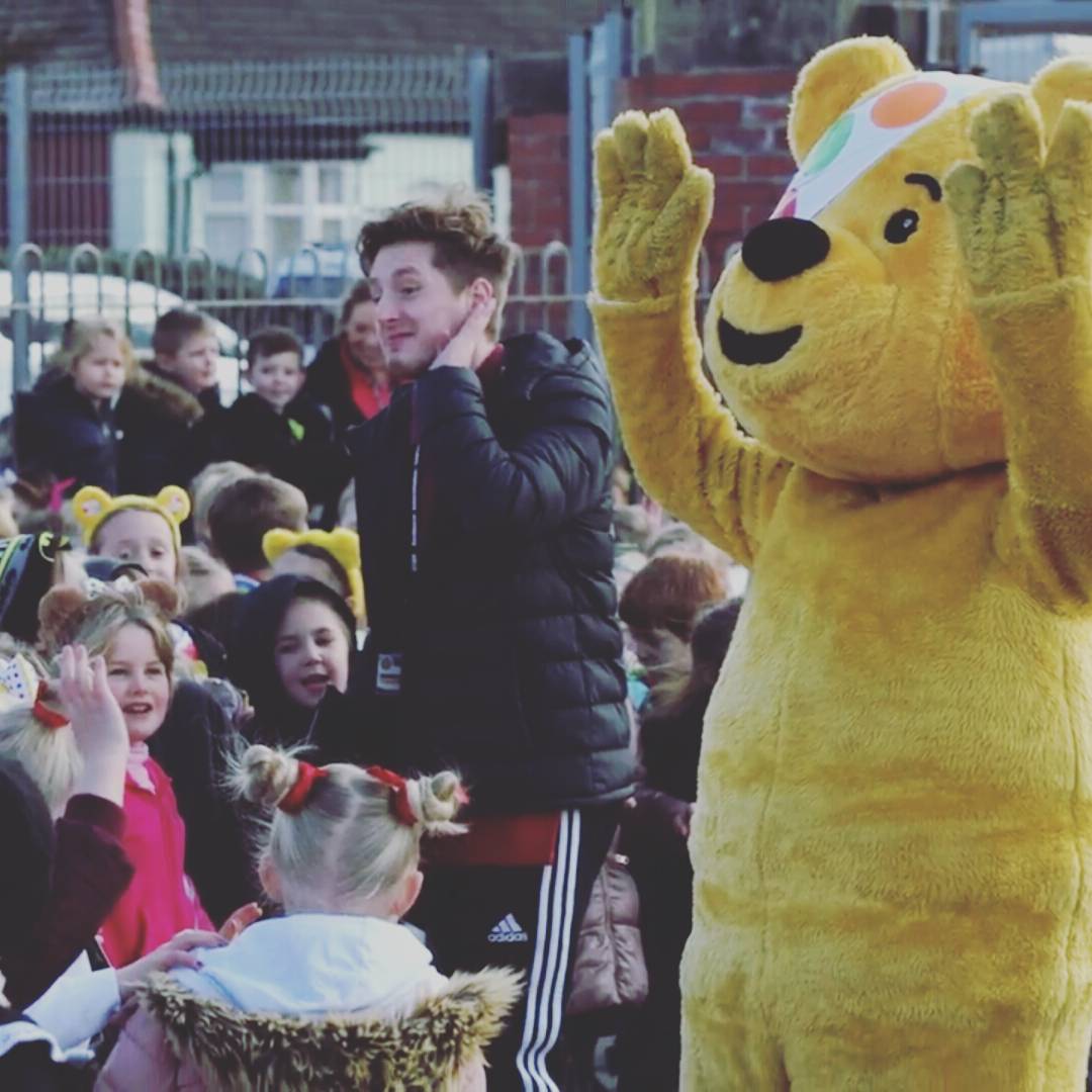 PBS_band's tweet photo. Last week had the great privilege of Children in need.with BBC Radio Lancashire John Gillmore &amp; Roseacre Primary Academy Blackpool for THANKYOU❤🌻 https://t.co/yl8hQxu4hA @rightrecordings #perfectbluesky #giveyoumylove  @Gillylancs @BBCLancashire https://t.co/srpXDd3Wbb