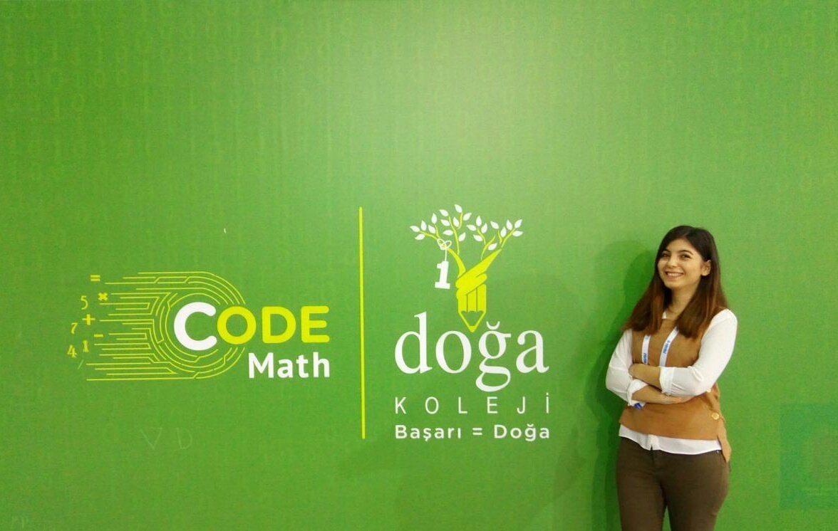 gulenderas's tweet image. Kodlama eğitimi Matematik ile buluştu. #CodeMath tanıtımı için Kodlama ve Robotik öğretmenleri olarak Kocaeli Bilişim Fuarı'ndayız. #dogatech