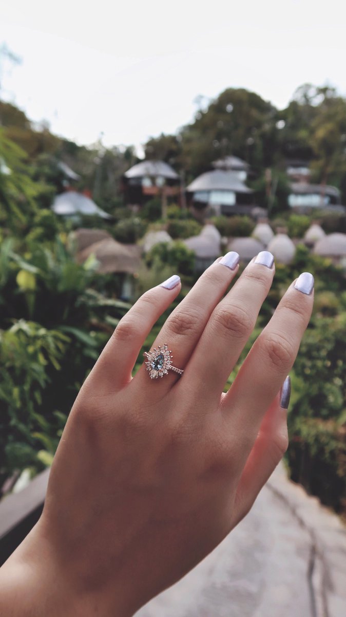 leannelimwalker's tweet photo. I SAID YESSSS! 💍 https://t.co/07GWrEx4FU