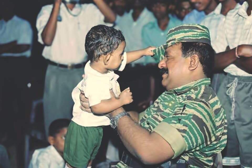 thamilchselvans's tweet photo. அந்த நந்திக்கடல் பகுதியிலே 
உன்னை தொட்டவனும் எவனுமில்லே
அண்ணனின் வீரமே மின்னலின் வேகமே 
பாயும் புலியே உந்தன் பாச்சல் வரும் ஓர்நாள்

#தமிழினத்தலைவர் 
#தலைவர்63
#HBDPrabhakaranLTTE https://t.co/6QYe6YGsWR