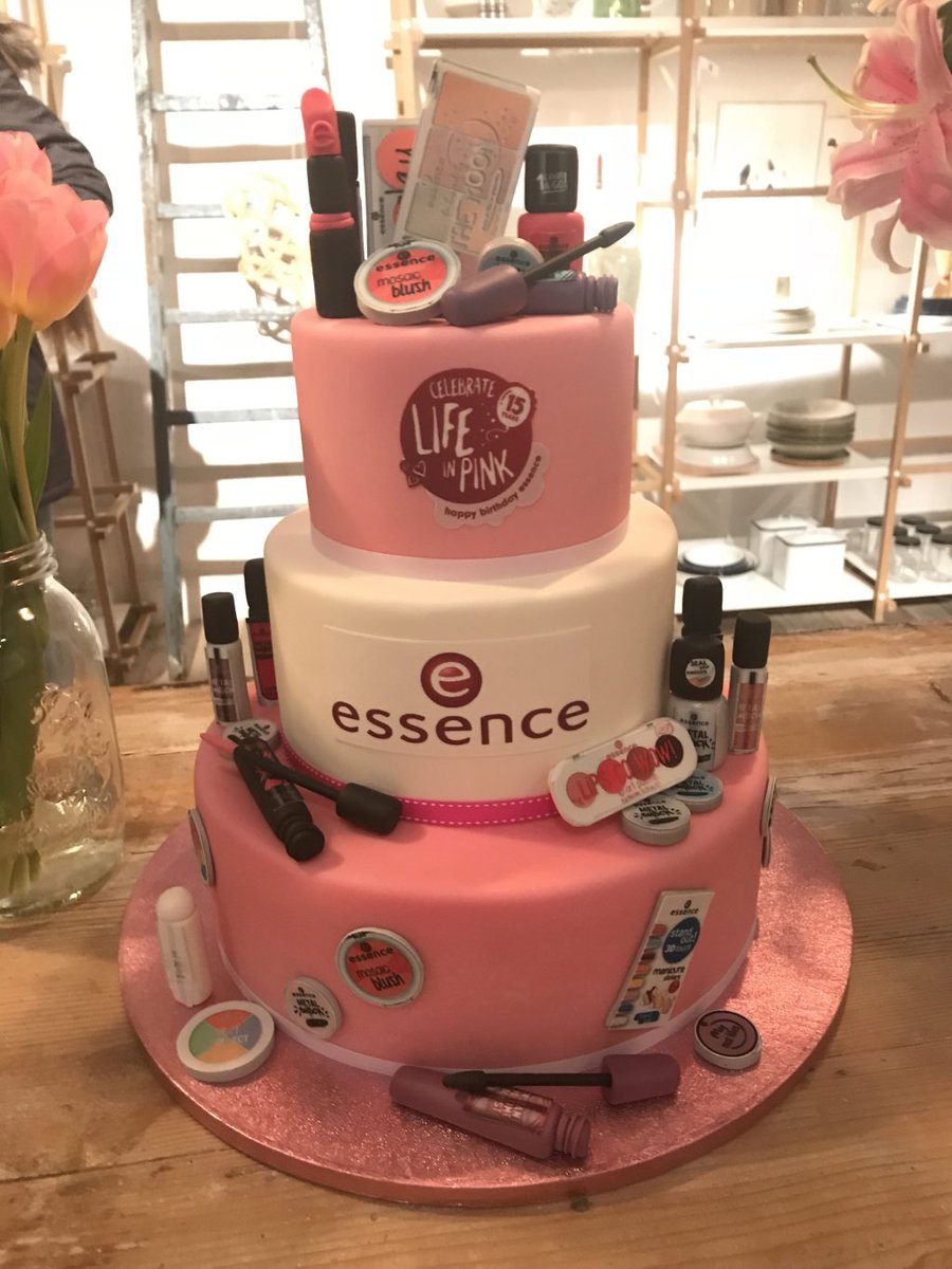 Beautycots's tweet photo. Essence celebra su 15 cumpleaños en una fiesta inolvidable que te cuento en este post ¡¡… https://t.co/XbKHzJznb7 https://t.co/wMdVvx5KbD