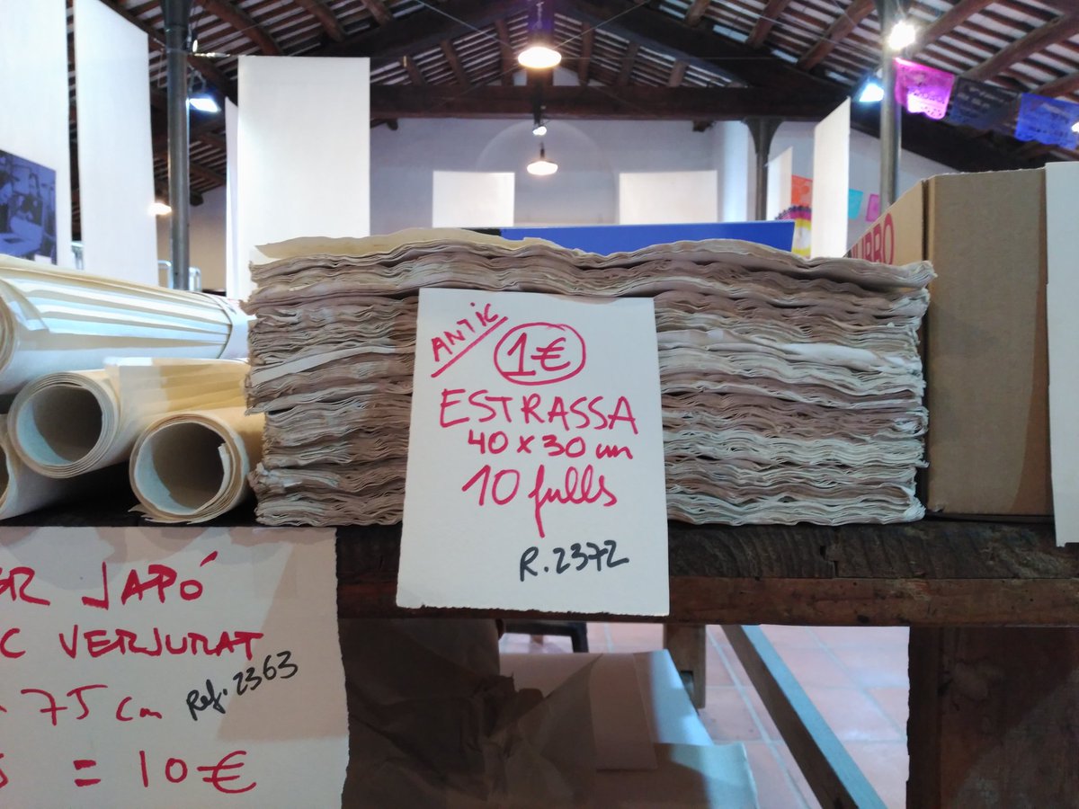 editorialgg's tweet image. En la escala del papel, el de estraza es el peor considerado pero el más entrañable y popular. ¿Origen y uso? Envolver #PaPerPaPer