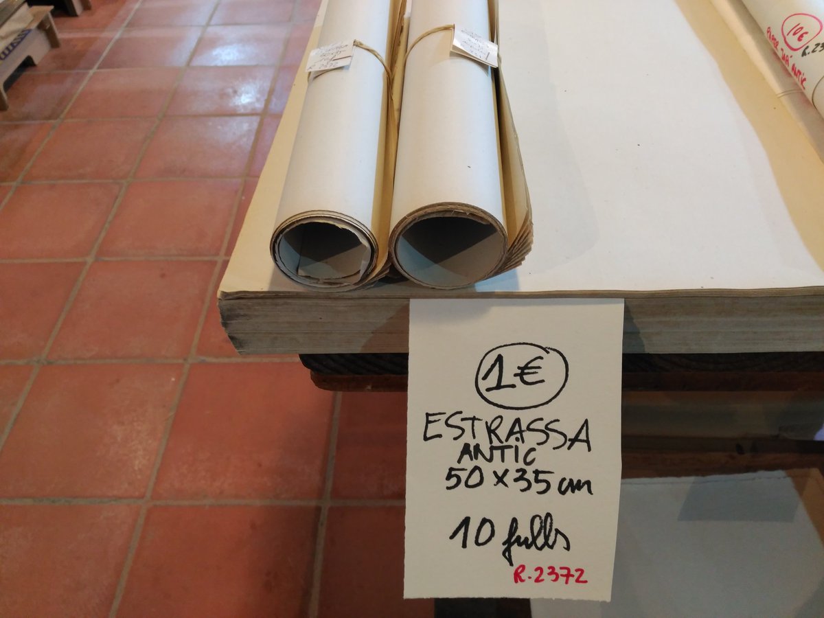 editorialgg's tweet image. En la escala del papel, el de estraza es el peor considerado pero el más entrañable y popular. ¿Origen y uso? Envolver #PaPerPaPer