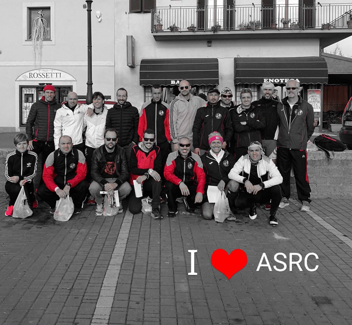 vezio73's tweet photo. E anche questa volta la pagnotta, ops il vino a casa lo abbiamo portato 😬✌️ #MonterosiRun #8Cat #running @ASRC2007 https://t.co/LHvFwzNOyy
