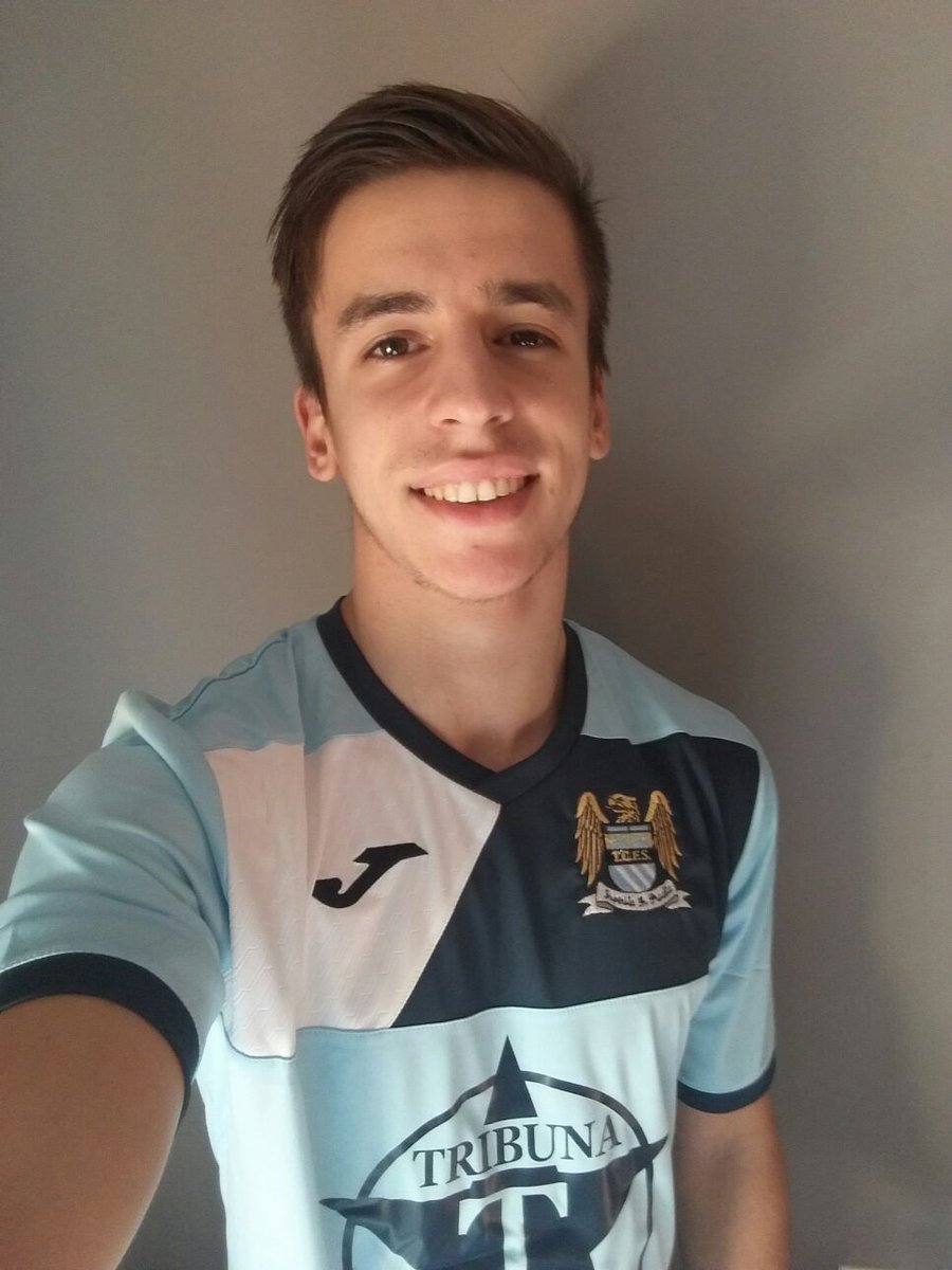 trianacityfs's tweet photo. ⚽⚽⚽ Goleadores #TCFS 17-18: 
@javisfc97 (2)
@FernandoGm96 (2)
@jaimezary (2)
#JM7 #FG17 #JZ18 #MaximoGoleadorHistorico #PichichiPretemporada #ZaryHaVuelto https://t.co/nMrVx6maIH