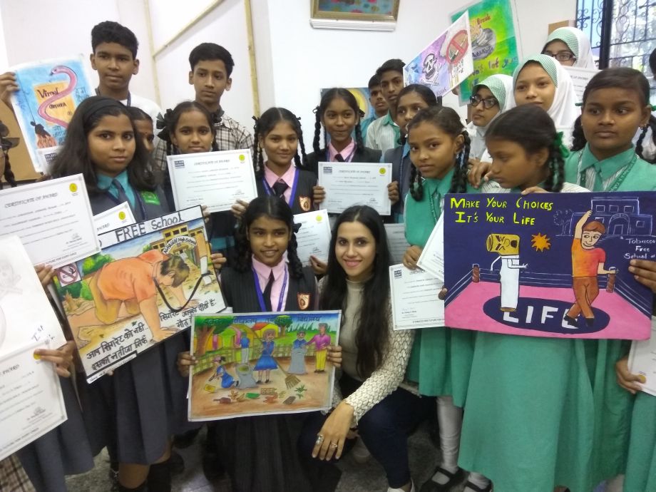 rgs14's tweet photo. 45,000 children come together to raise their voice against tobacco, 
assert their right for a clean environment wd Bollywood singer Nikhita @Niki_Gandhi and NGO @SalaamBbayorg Foundation at a special function https://t.co/R7YEqZxcbm