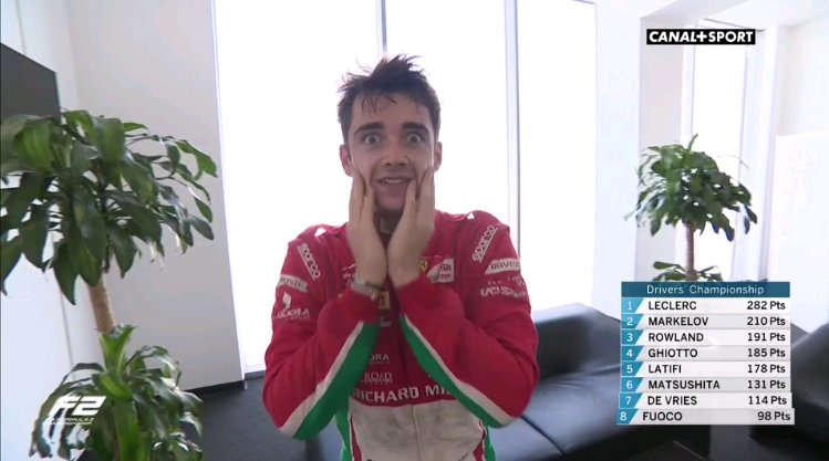 DPjccnlWsAIA_qJ?format=jpg&name=900x900