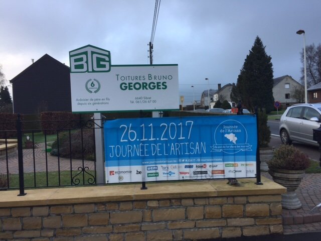 wborsus's tweet photo. A l'occasion de la Journée de l'artisan, visite de l'entreprise Toitures Bruno Georges. Très très belle entreprise familiale et un énorme savoir-faire depuis 7 générations #jda2017 https://t.co/PvT8e9mc7w