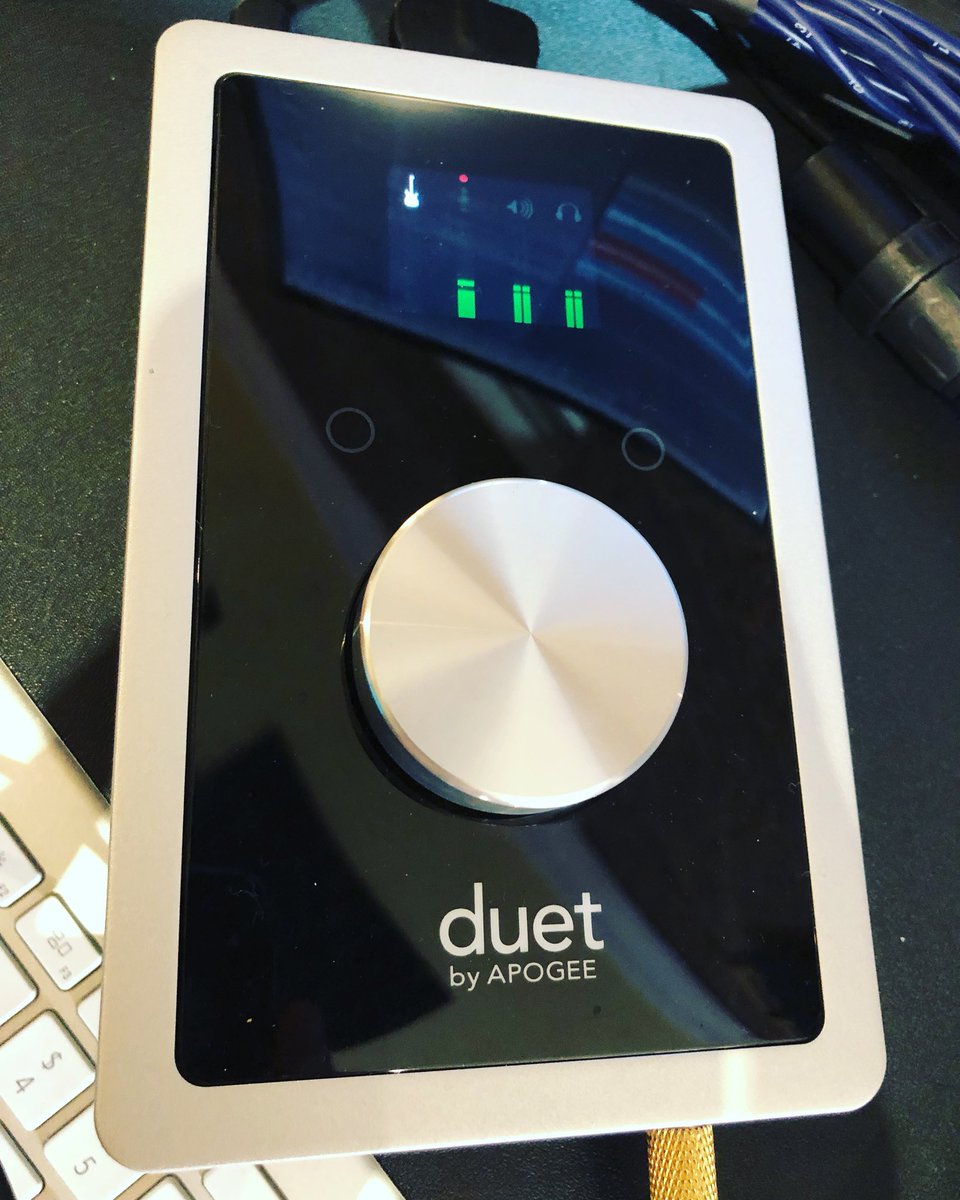 No día de onte estivemos gravando para unha nova publicación, ademáis diso, probamos a tarxeta Duet de Apogee. Un aparello pequeno en tamaño... pero menudo sonido ten!
#protools #apogee #duet #recording #studiorecording #studiorecord #sound #chispunestudio #vigo