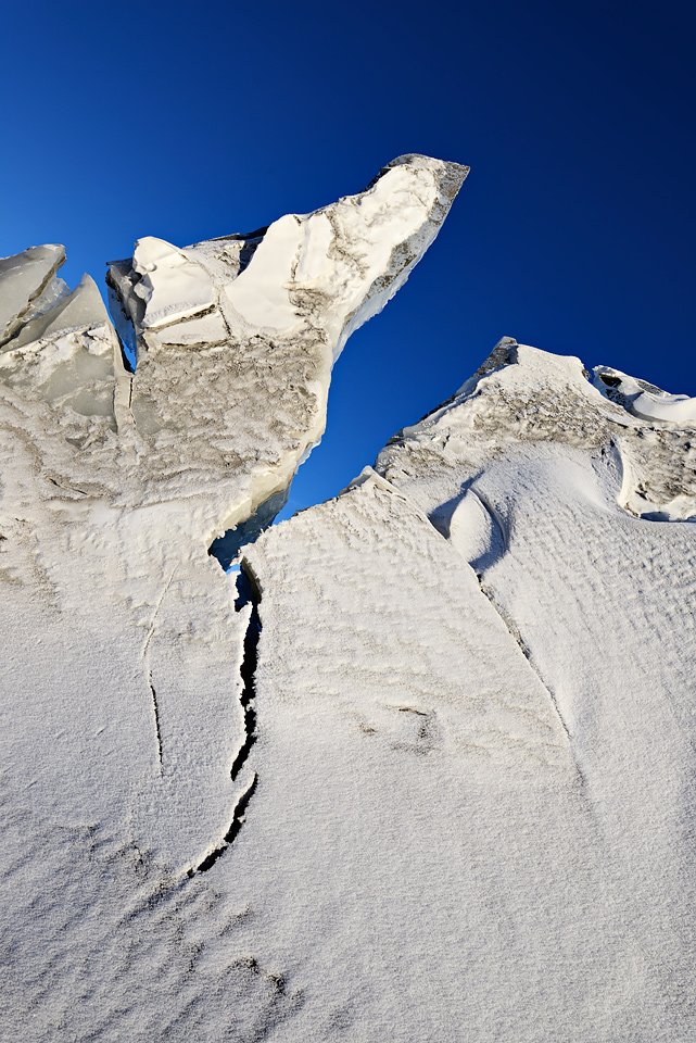 'Cracked' A vertical ice sheet at the crushed lake near #Kangerlussuaq, #Greenland. HD-Version: time-for-inspiration.de/greenland-the-……/cracked #photography #arctic #icecap @ilovegreenland