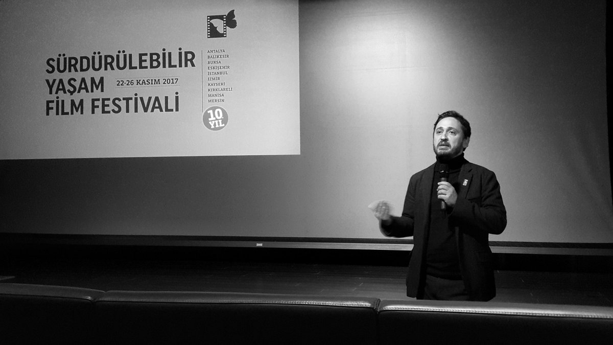 PlanorYasam's tweet photo. Sürdürülebilir Yaşam Film Festivali @undpturkiye'den @nuriozbagdatli konuşmasıyla devam ediyor. #syff2017 @SYKolektifi @suryasTV https://t.co/0S5MfrdrU9