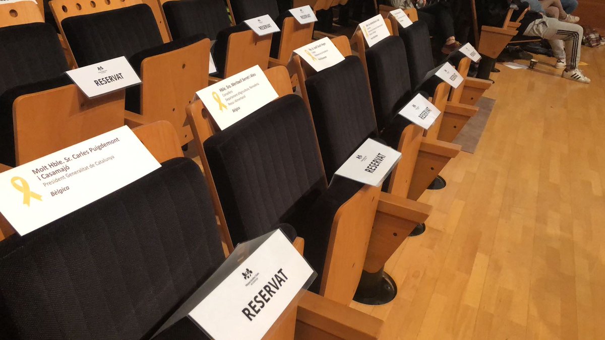 EscoltesiGuies's tweet photo. Alguns dels representants de les institucions que sempre convidem a l'#agoMEG, avui no han pogut tenir la llibertat d’escollir ser amb nosaltres, perquè estan tancats a la presó o a l’exili. No ens oblidem de vosaltres! #llibertatpresospolítics https://t.co/8azmukgu8o