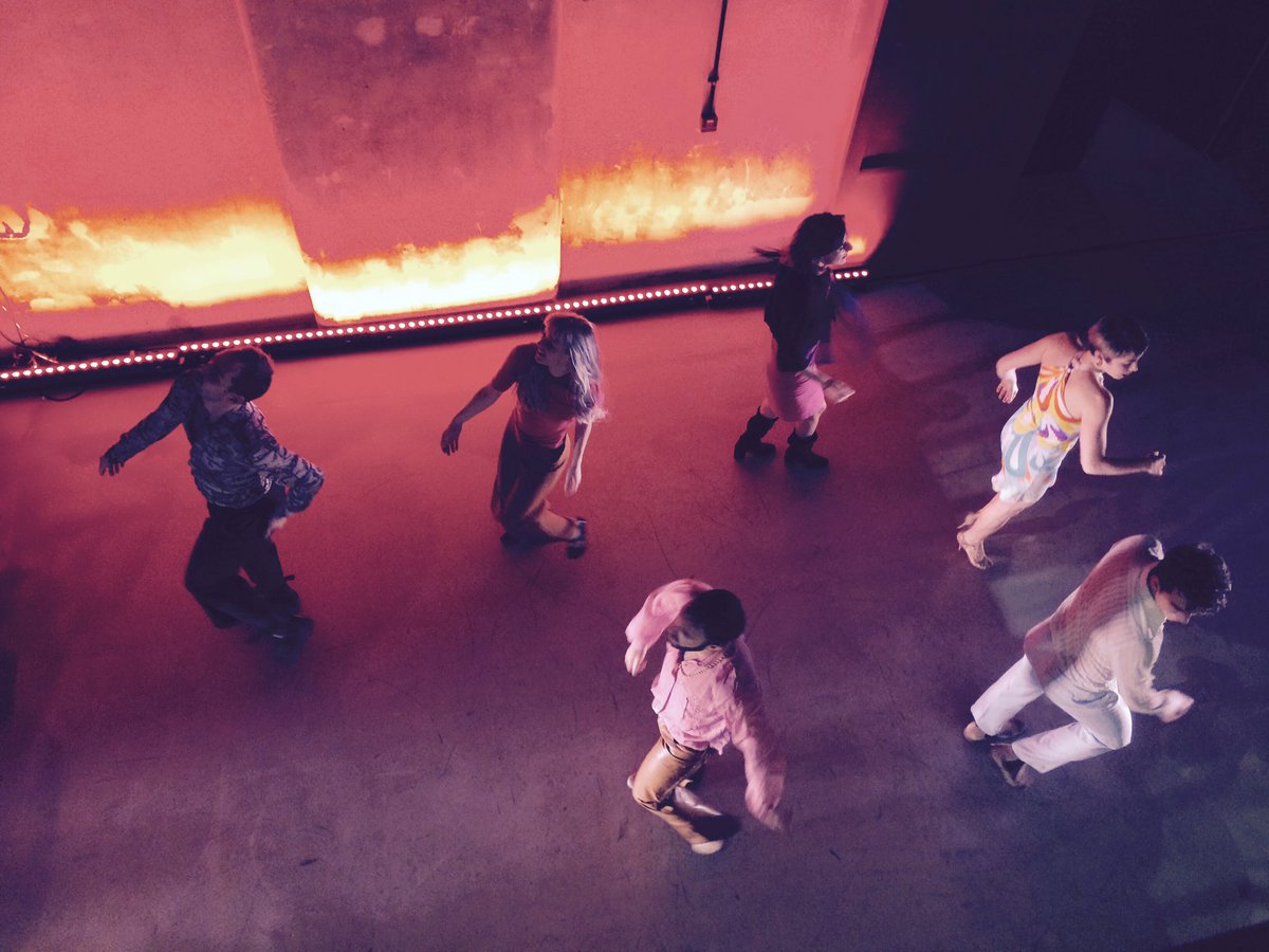 Dream cast 💃🕺🏻performing the #BakerStreet number I choreographed specially for a 70th birthday party. That 🎷 riff! 👌🏻