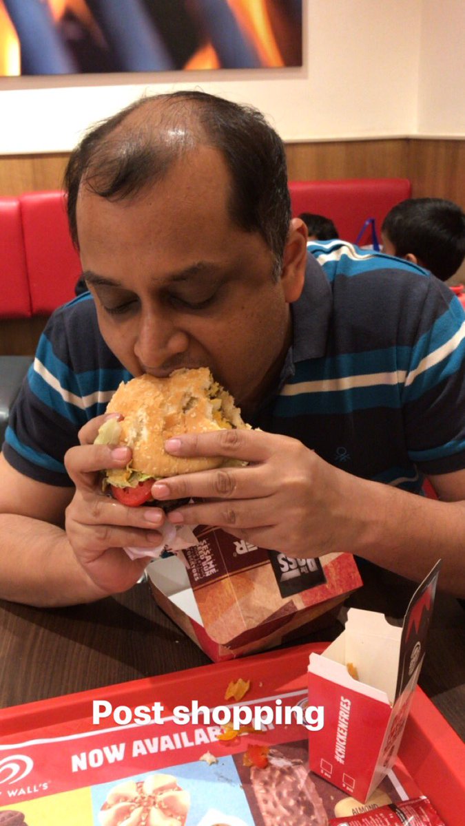 Finelychopped's tweet photo. When you go malling and managed to spot the shoes you want and then a burger that makes you smile despite the crumbly bun
#BossBurger #MessyIsGood #muttonmania https://t.co/74KCBjRPer
