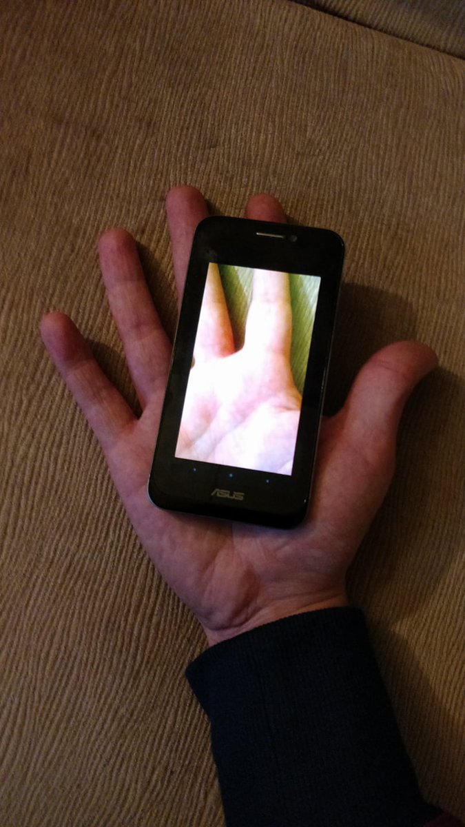 maktonio's tweet photo. Good marketing photo @ASUS @ASUSUSA @ASUSUK ?? My old padfone still working.. 🙂 "the phone what fits to your hand" 😉. #ASUS #asusphone #asusmobile #phone #mobilephone #commercial #selfmade #Image #commercials https://t.co/JpeTjIos0n