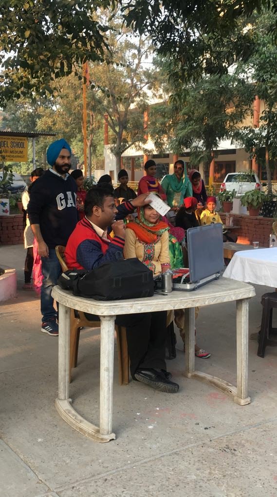 shapersCHD's tweet photo. Day 2, Chandigarh Shapers giving their best to present someone with the gift of Vision.
#shapevision #Chandigarh #SundayMotivation #eye #checkup
@munishjauhar @amanvsingh @aithamza @Mann_Bajwa @vijayraju000 https://t.co/ibaOfm7rXT