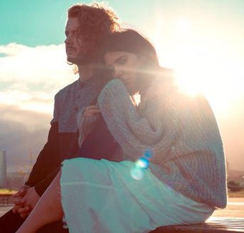neonmusicnow's tweet photo. It's A 'Golden Hour' For @NewPortals. Add Their New EP To Your Sunday Playlist 👉https://t.co/pnp8Ap6A9t #newportals #goldenhour #newmusic #NewEP #Musicvideo #Playlist #electropop #synthpop #musicreview #potentiam https://t.co/8nFWc2Deef