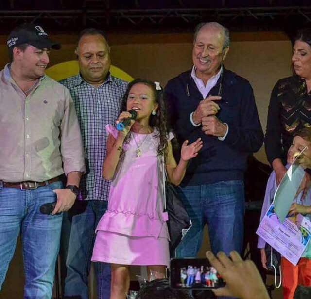 maximo_sanchez's tweet photo. Desde La Plaza Bolívar de Chacao, nos deleitamos con las voces de los más pequeños, La Voz de Chacao 2017. Felicitaciones para todos... https://t.co/rWTo1bchyi