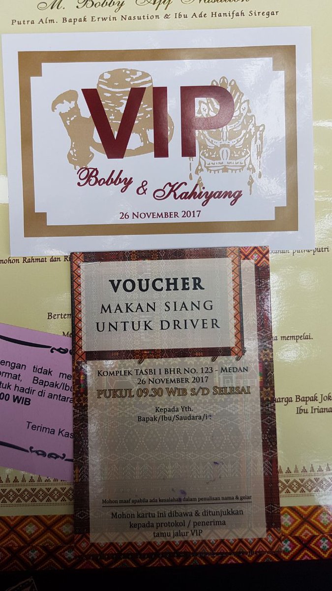 Suatu kehormatan bagi saya dan Istri bisa menghadiri dan menjadi saksi kebahagiaan pak Jokowi dan ibu Iriana dlm resepsi pernikahan Kahiyang dan Bobby..