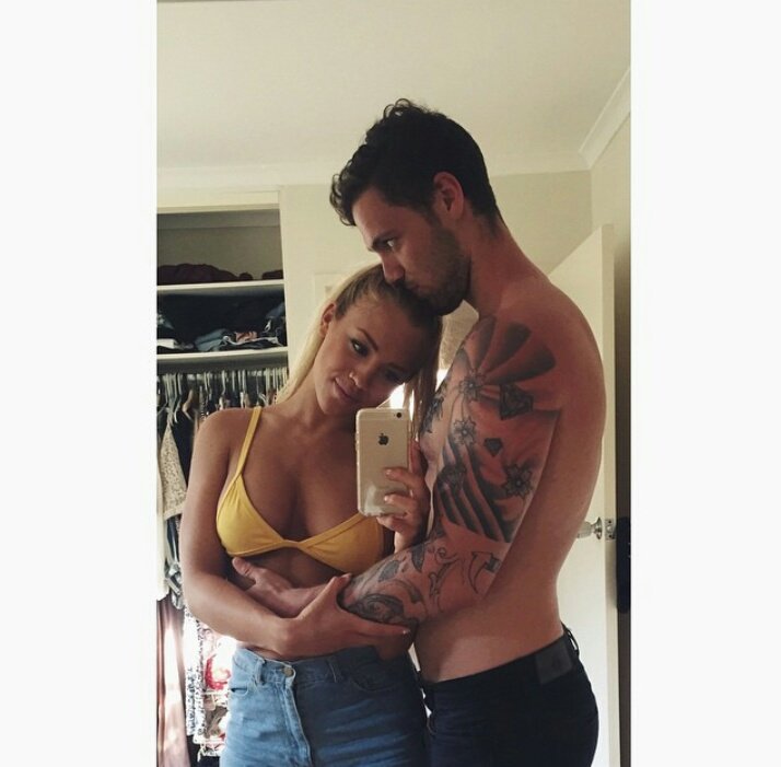 robertgdrway's tweet photo. “..il solo tenerti per mano, guardarti negli occhi o udire il dolce suono della tua risata, hanno trasformato i miei pensieri in rassegnazione innanzi ad una realtà più che evidente, in parole, in “ti amo” sussurrati.” https://t.co/QwTsMgvPPH