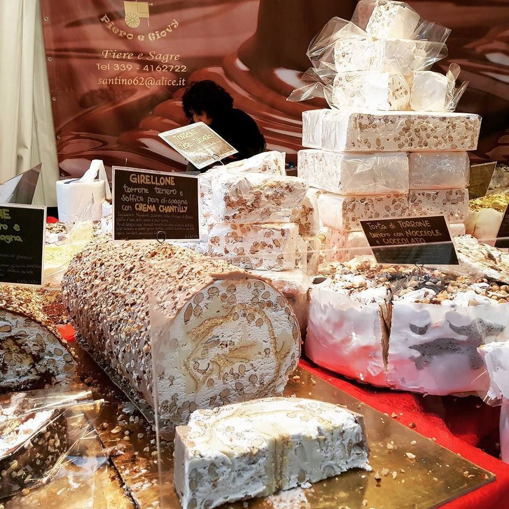 Driftingvoyage's tweet photo. Delicious Torrone in Cremona

#samsungs8 #driftingvoyage #travelphotography #travelpics #ttot #travel #travelbeyond #traveladdict #lonelyplanet #Italy #torrone #cremona #bestvacations #huffpostgram #igers #instagood #mood #foodporn #Instagram #discovergl… https://t.co/spHh8fQA0a https://t.co/5nyaBInTv3