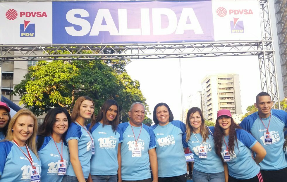 PDVSADeportes's tweet photo. 🇻🇪🏃Vicepresidenta Ejecutiva de PDVSA @maribelparradem acompaña a los deportistas que se encuentran en la carrera  #10KUnidosPorLaPazyLaVida https://t.co/euRNKQPcEZ